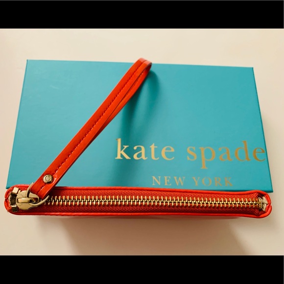 Kate Spade ♠️ Harrison Street Bee Wristlet (Coral) - Picture 4 of 6